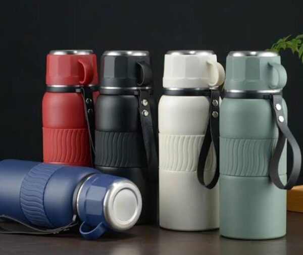 DOUBLE WALLED UNBREAKABLE VACUUM FLASKS